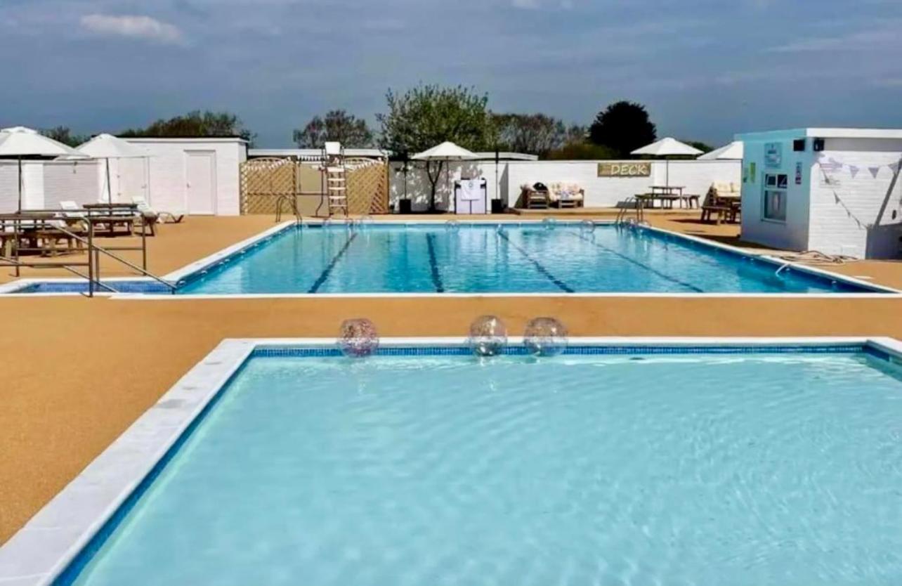 50 Toledo, Selsey Country Club Villa Exterior foto