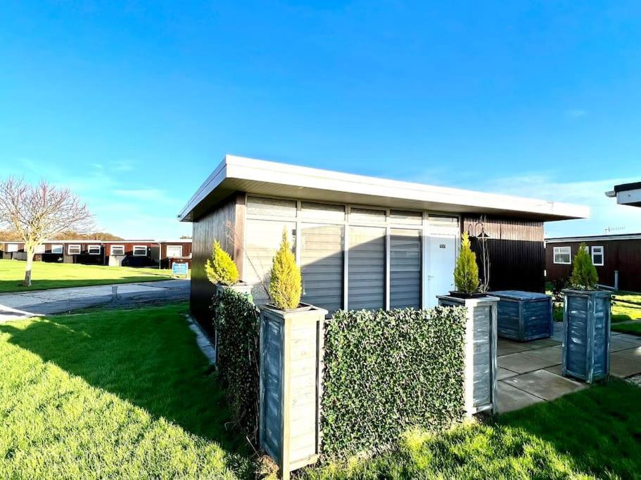 50 Toledo, Selsey Country Club Villa Exterior foto